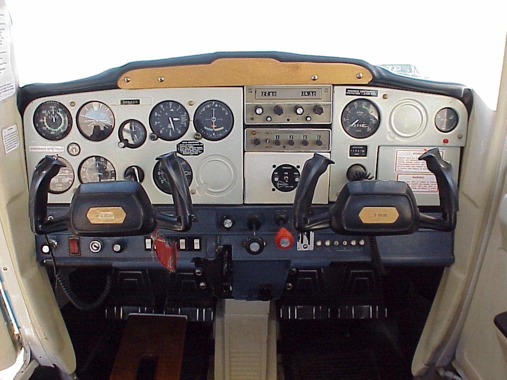 Cessna 152 - Cockpit
